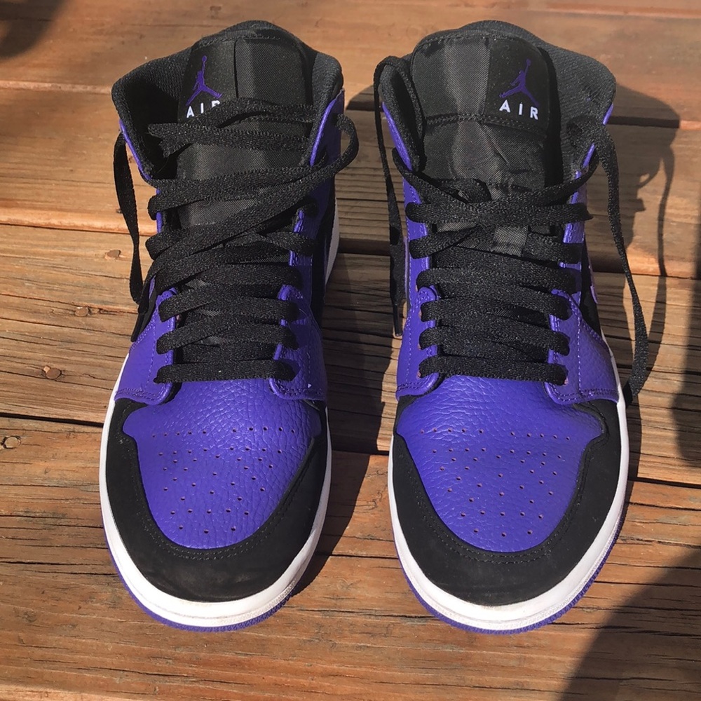 Air Jordan 1s Mids (Purple and Black) size 9